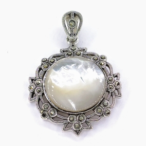 Stříbrný přívěsek perleť a markazit